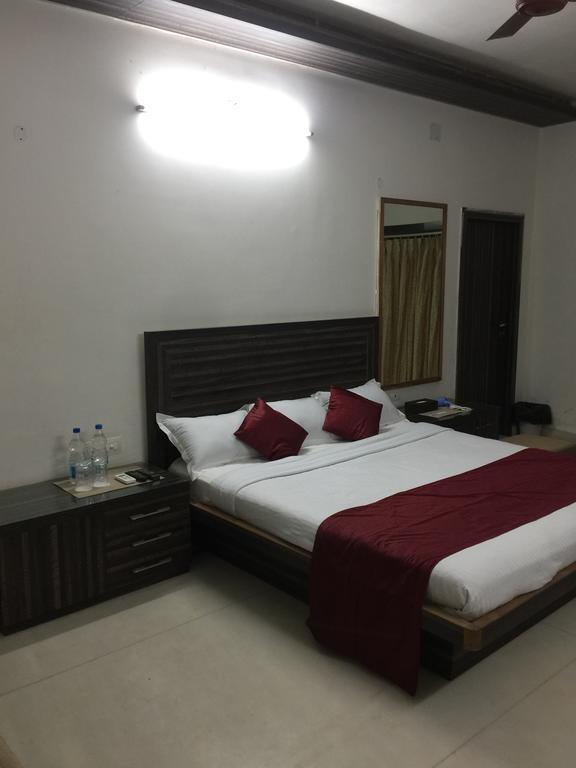 Belmont Puri Villa Buitenkant foto